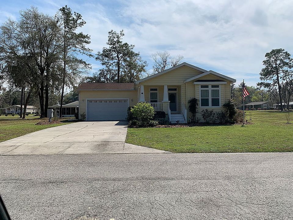 1st image of 340 NW Turnberry Dr