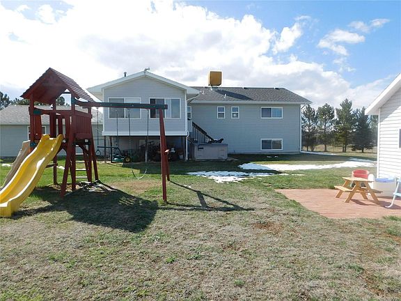 3rd image of 43404 Somerset Ct