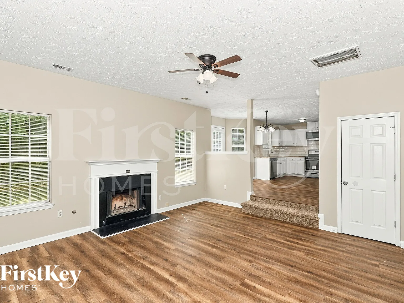 4 bed, 2.5 bath, 2037 sqft, $2,080 — Photo 3