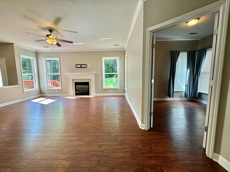 1321 Tilton Dr — Photo 9
