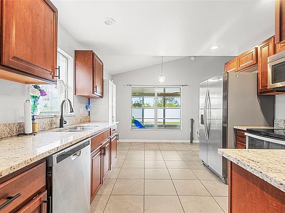 3rd image of 12853 MARYLAND WOODS COURT