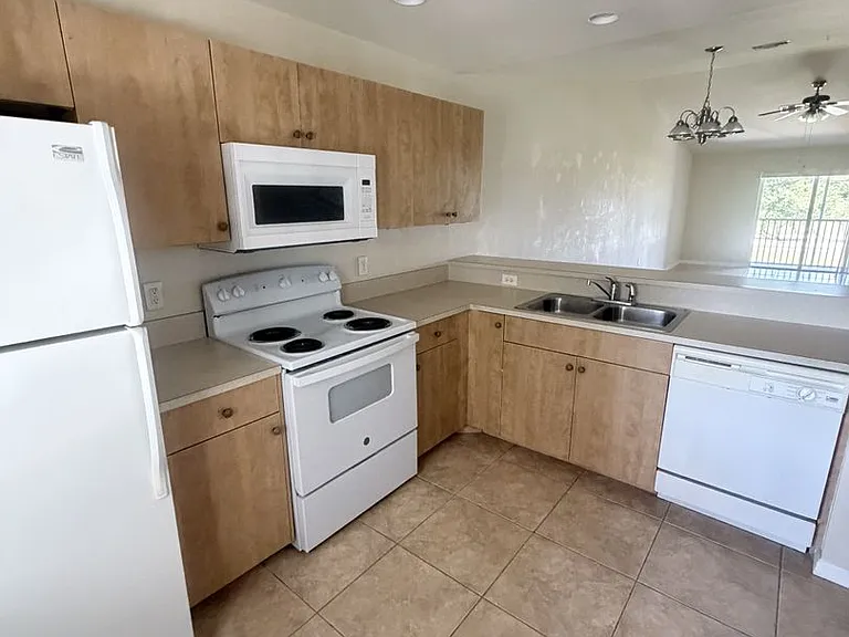 1328 SE 8th Ave — Photo 15