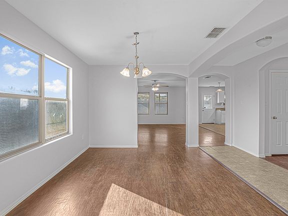 4th image of 607 Larga Vista Dr