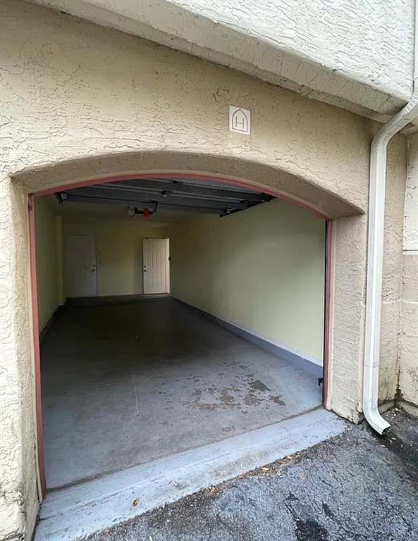 2 bed, 2.0 bath, 990 sqft, $1,800 — Photo 2
