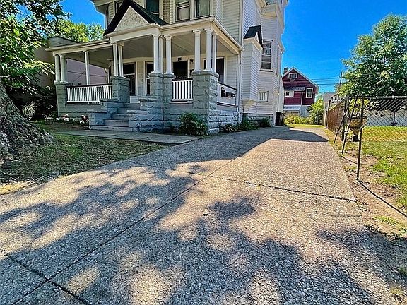 3rd image of 554 Eddy Rd