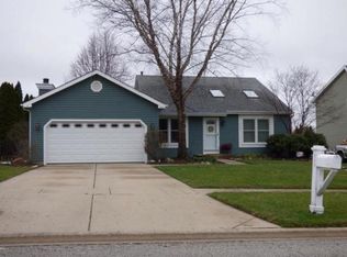 117 S Creekside Trl, McHenry, IL