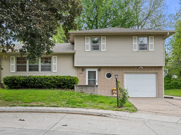 1608 Rockwood Ct, Clinton, IA 52732