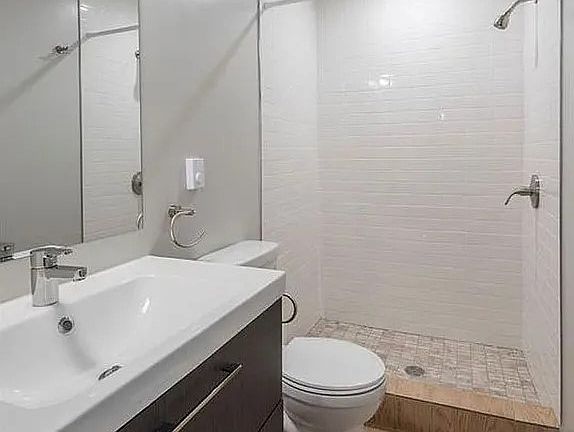4th image of 1915 Goss St
