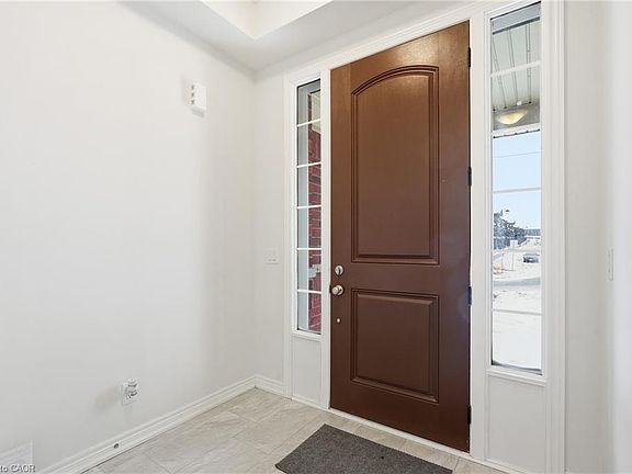 3rd image of 624 Beckview Cres