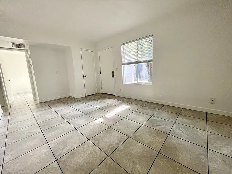 1058 W Flint St #B — Photo 15