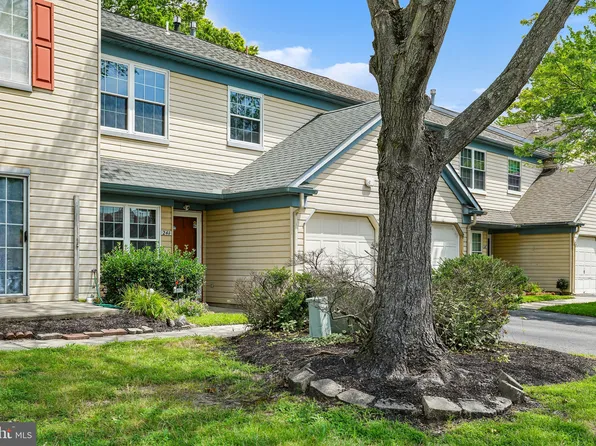 241 Stonebridge Blvd, New Castle, DE 19720