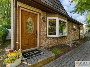 36 Kendall Dr, Parlin, NJ 08859