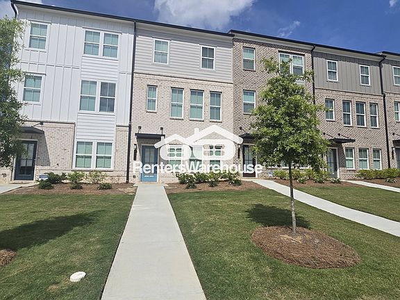 3rd image of 2672 Whistler Way NE