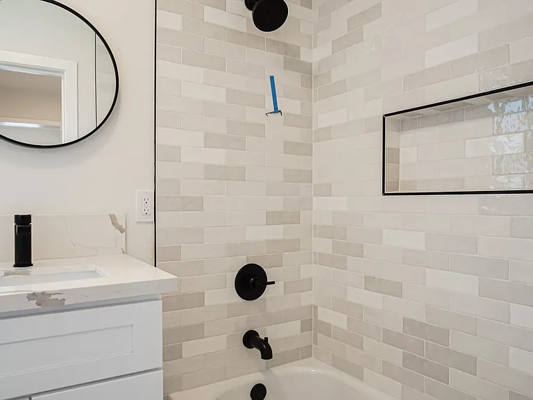 4525 W Broadway — Photo 11