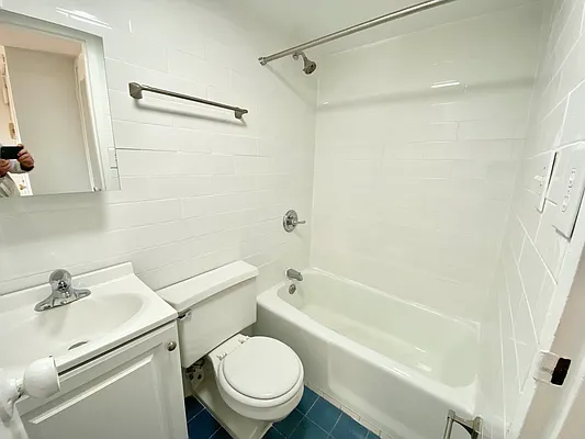 Rented by J PRESTON AND ASSOCIATES INC | media 24