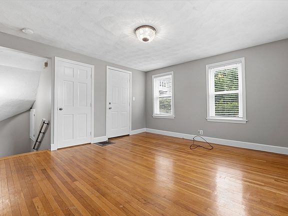 3rd image of 20 Otis St