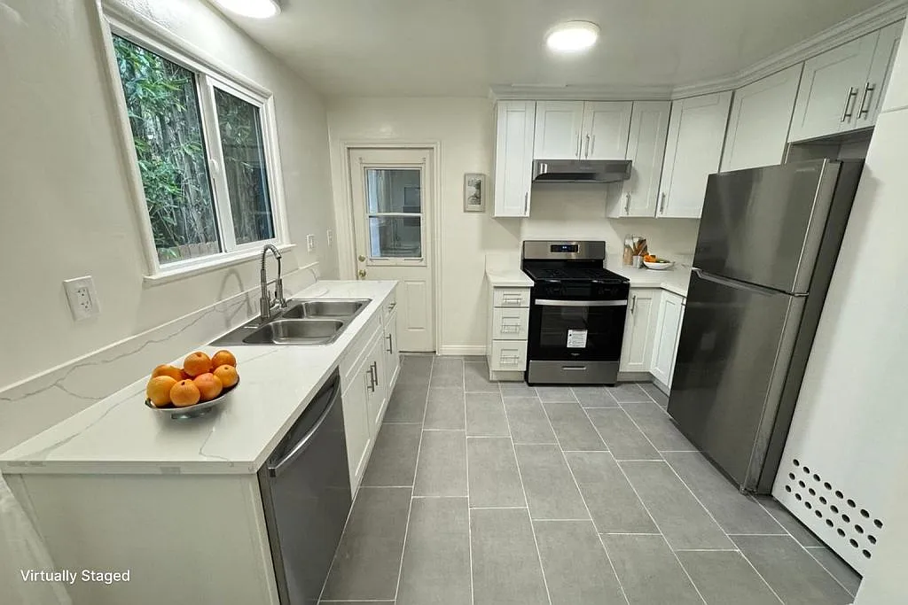 835 Bay Street — Photo 3