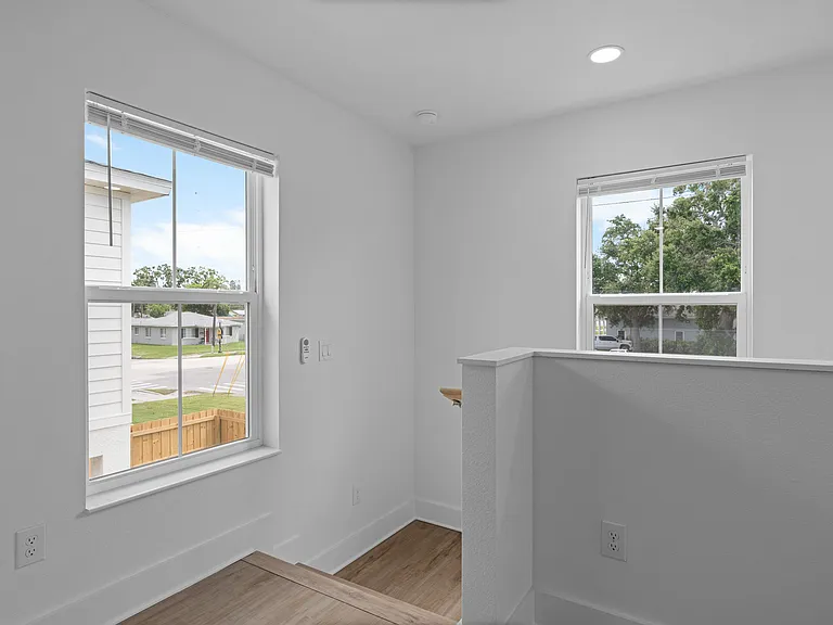 Walkway to the living room/ kitchen area