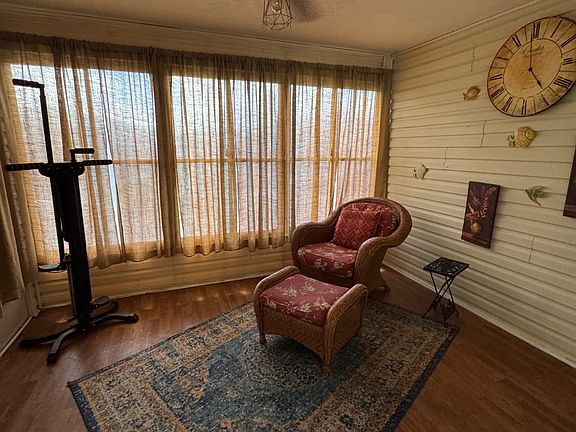 4th image of 3908 Deborah St