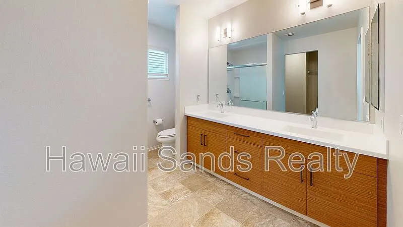 4 bed, 2.5 bath, 1302 sqft, $4,550 — Photo 3