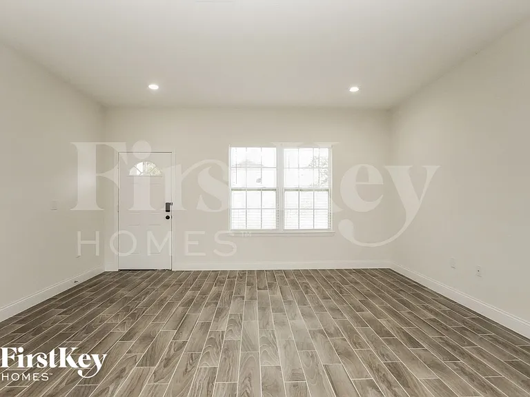 1204 Atlantic Ct — Photo 2