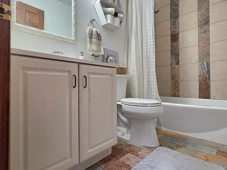 749 Rosslare Pl — Photo 14