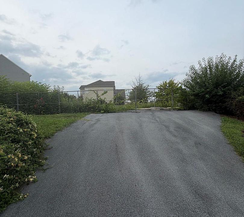 2nd image of 512 Creekside Blvd
