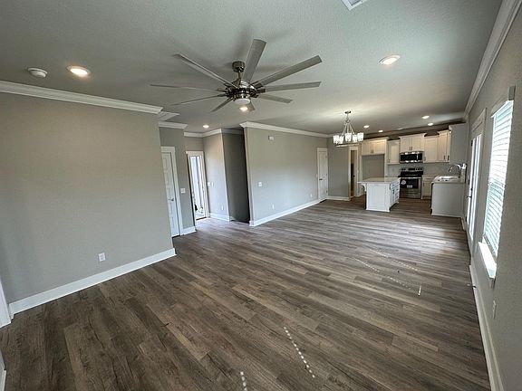 3rd image of 7 Hoyer Ln