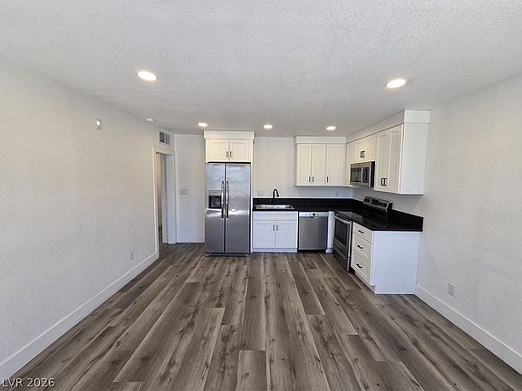 4th image of 320 N 10th St