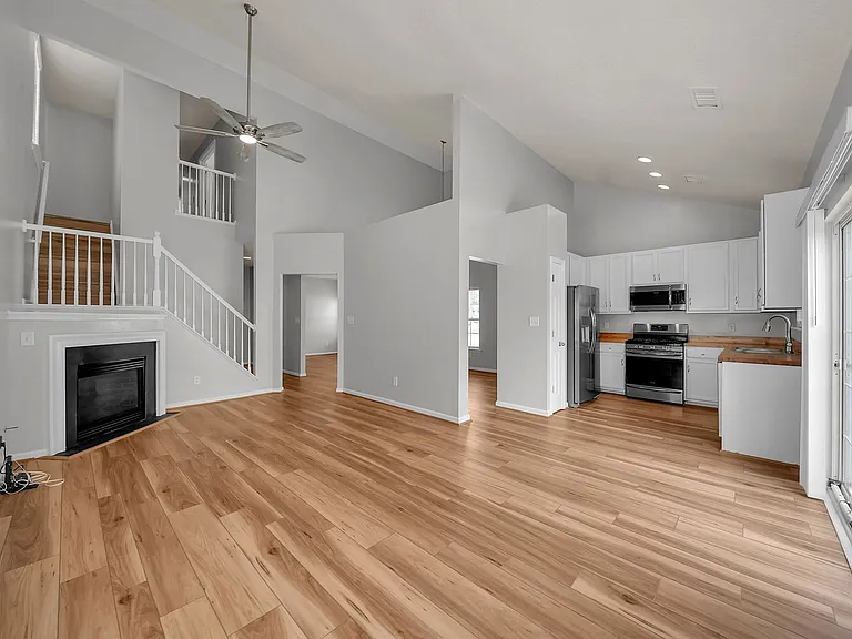 408 Holmes Blvd — Photo 11