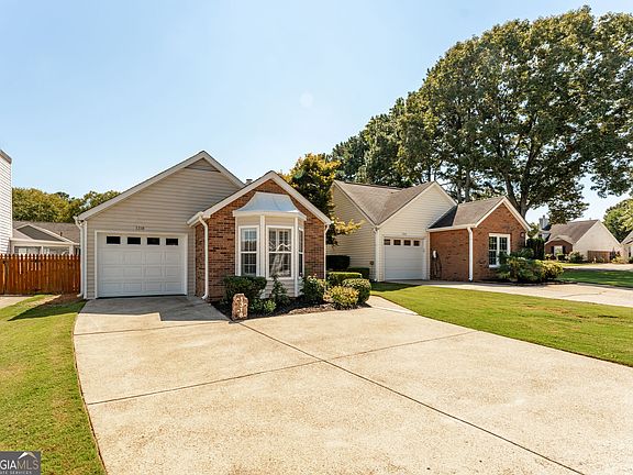 2nd image of 1318 Yorkshire Ln