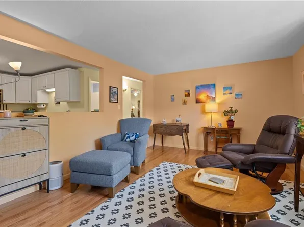 4080 Post Rd APT 10, Warwick, RI 02886
