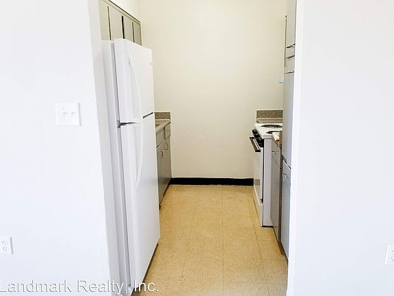 3rd image of 9 E Deer Park Dr APT 302