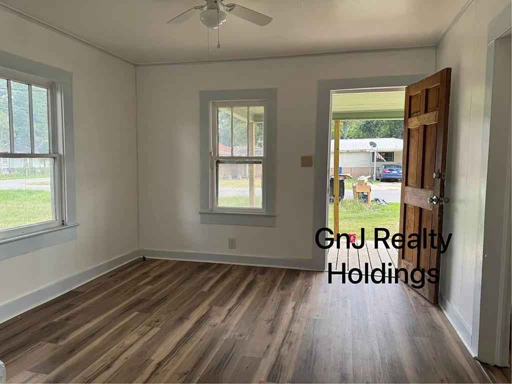 2BR 1 Bath Single-Family Home Crowley, Louisiana — Photo 3