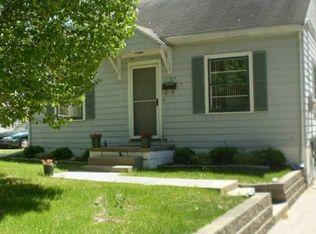 1037 30th St NE, Cedar Rapids, IA 52402