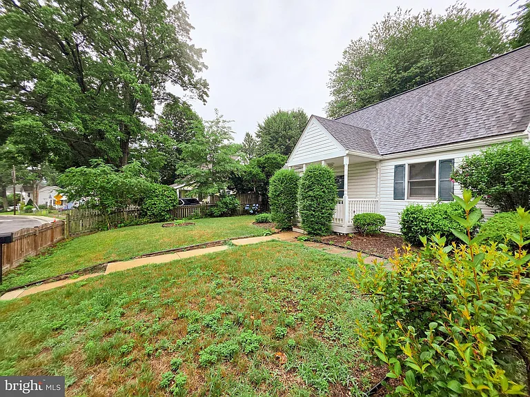 2419 Fairhaven Ave — Photo 2