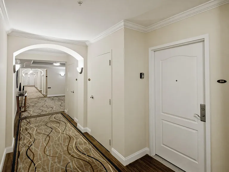 191 SE 20th Ave #210 — Photo 41