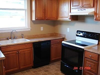 3rd image of 225 W 6th St #1/2