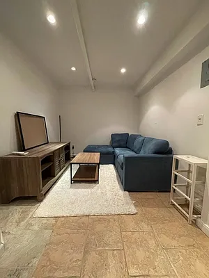 Rented by Modlin Group | media 7