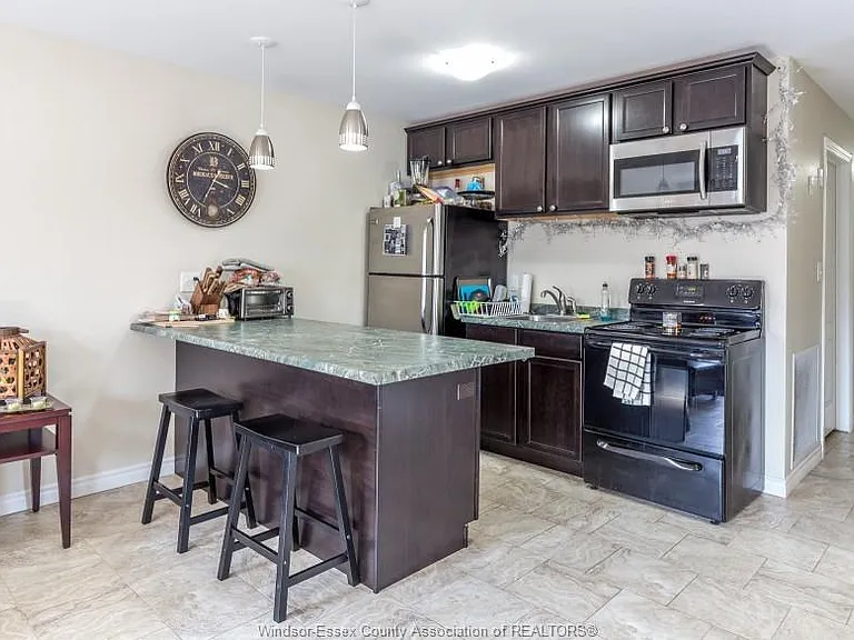 528 Chippawa St #1 — Photo 9