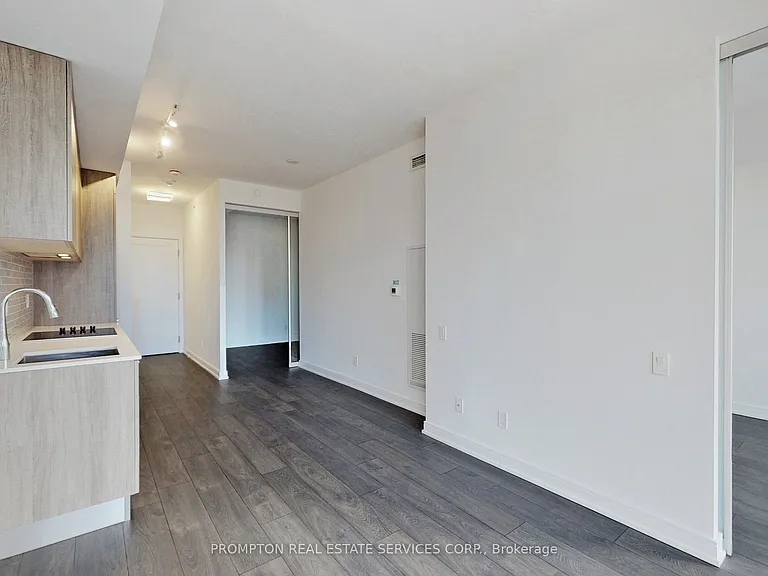 3 Gloucester St #1010 — Photo 5