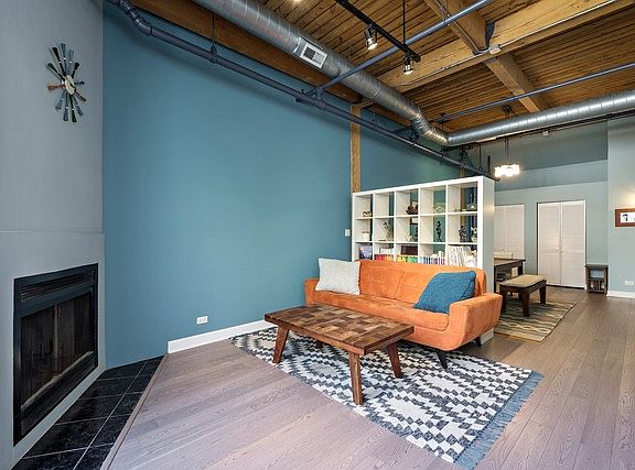 3rd image of 5001 N Wolcott Ave