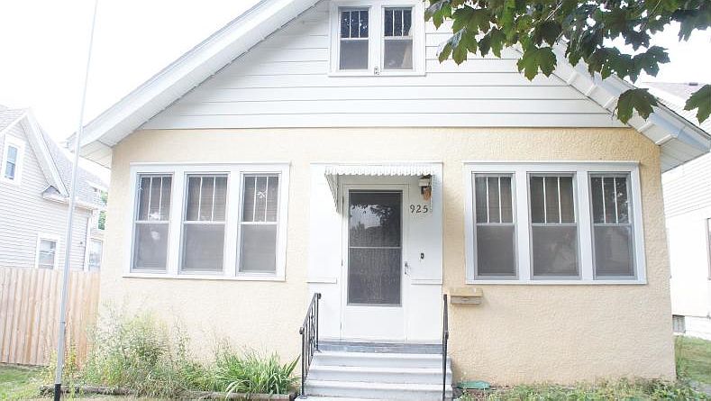 1st image of 925 Lawson Ave E