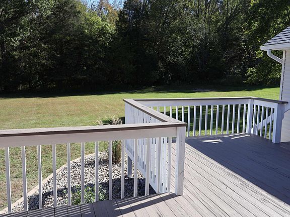 3rd image of 106 Brooke Ln