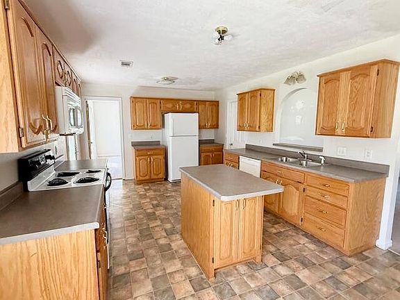 3rd image of 27 Sunset Drive