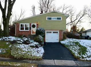 10 Nolan Dr, Malvern, PA 19355