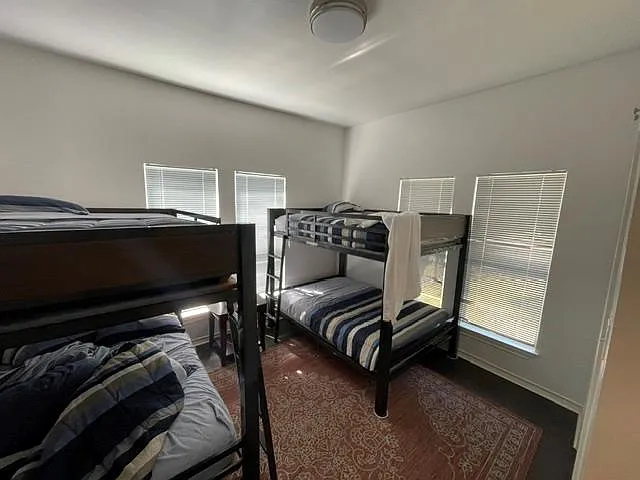 5 bed, 3.0 bath, 1910 sqft, $4,000 — Photo 3