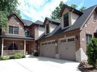 315 N Park St, Westmont, IL 60559