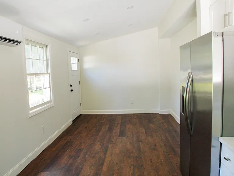 883 Park Ave — Photo 7