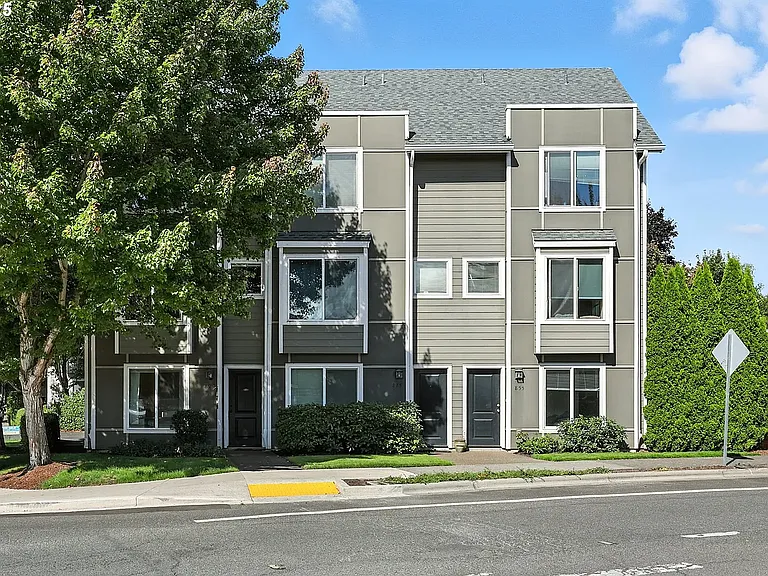 895 SW 170th Ave — Photo 1